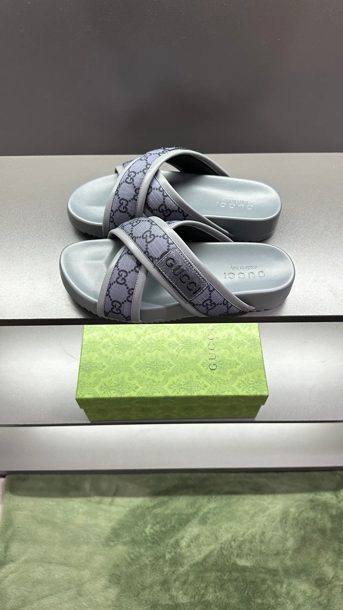 [G Family Couple Style] P: 300💰Female size 36~40 Men's size 39~45, (46. Custom-made Unisex GG slippers This slipper is made of GG polyester fiber and is decorated with a Gucci label on the front, adding a striking logo feel to the style. Beige GG recycled polyester fiber Unisex leather trim "Gucci Made in Italy" embroidered label Rubber sole Flat Made in Italy
